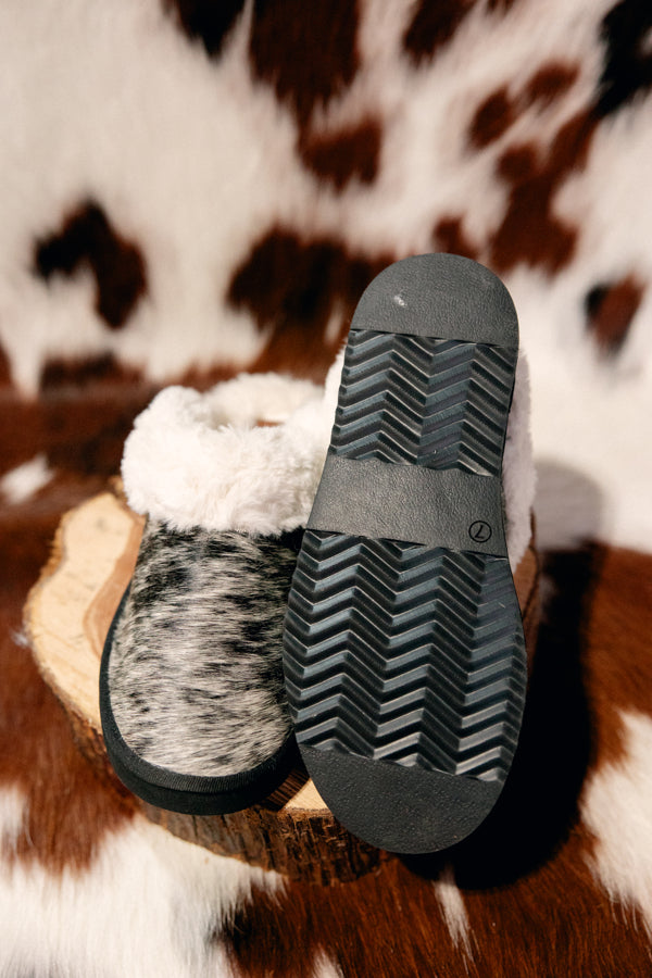 Ryggen Genuine Cowhide Slippers highlighting the genuine cowhide, the cozy, soft pile lining and the slip-resistant sole.