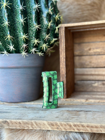 Festive Sean St. Patty's Day Print Claw Clip adorned with shamrocks, ideal for adding a touch of holiday spirit to your hairstyle.