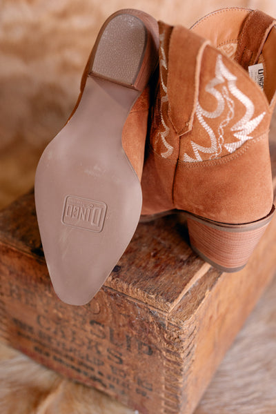 Size 9 Dingo Bootie ✜ FINAL SALE ✜ CS001