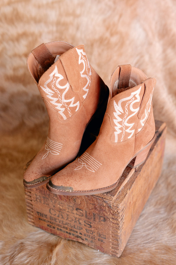 Size 9 Dingo Bootie ✜ FINAL SALE ✜ CS001