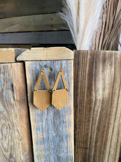 Iris Leather Fringe Earrings [Camel]