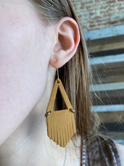 Iris Leather Fringe Earrings [Camel]