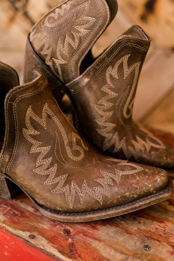 Ariat Dixon Ankle Boots [Distressed Brown] ✜ON SALE NOW✜