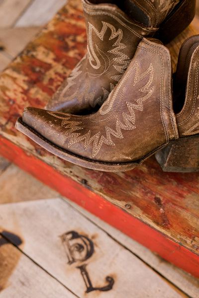 Ariat Dixon Ankle Boots [Distressed Brown] ✜ON SALE NOW✜