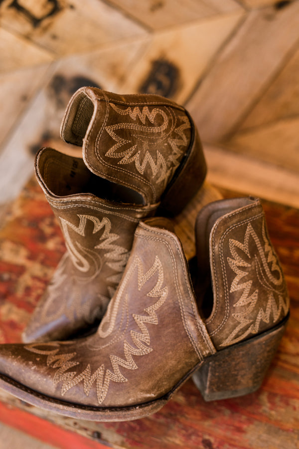 Ariat Dixon Ankle Boots [Distressed Brown] ✜ON SALE NOW✜