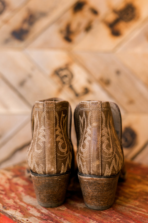 Ariat Dixon Ankle Boots [Distressed Brown] ✜ON SALE NOW✜