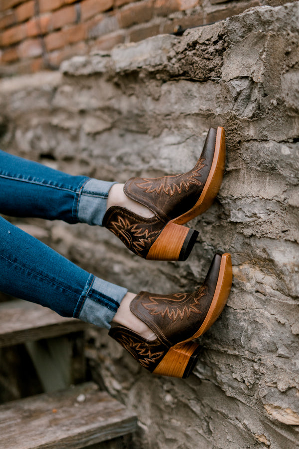 Ariat Dixon Ankle Boots [Weathered Brown]