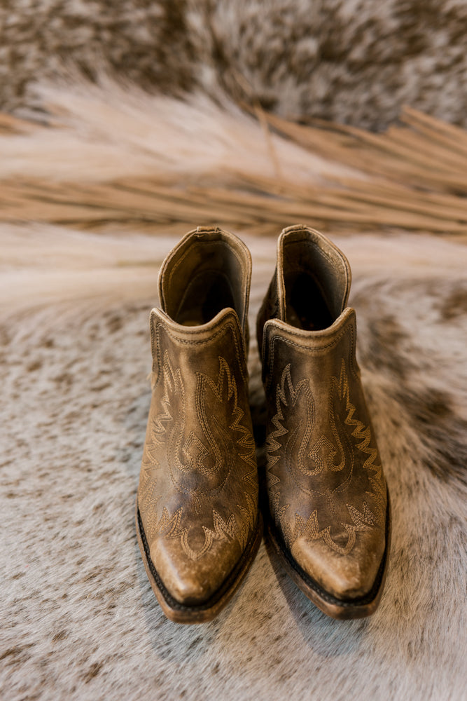 Ariat Dixon Ankle Boots [Distressed Brown] ✜ON SALE NOW✜