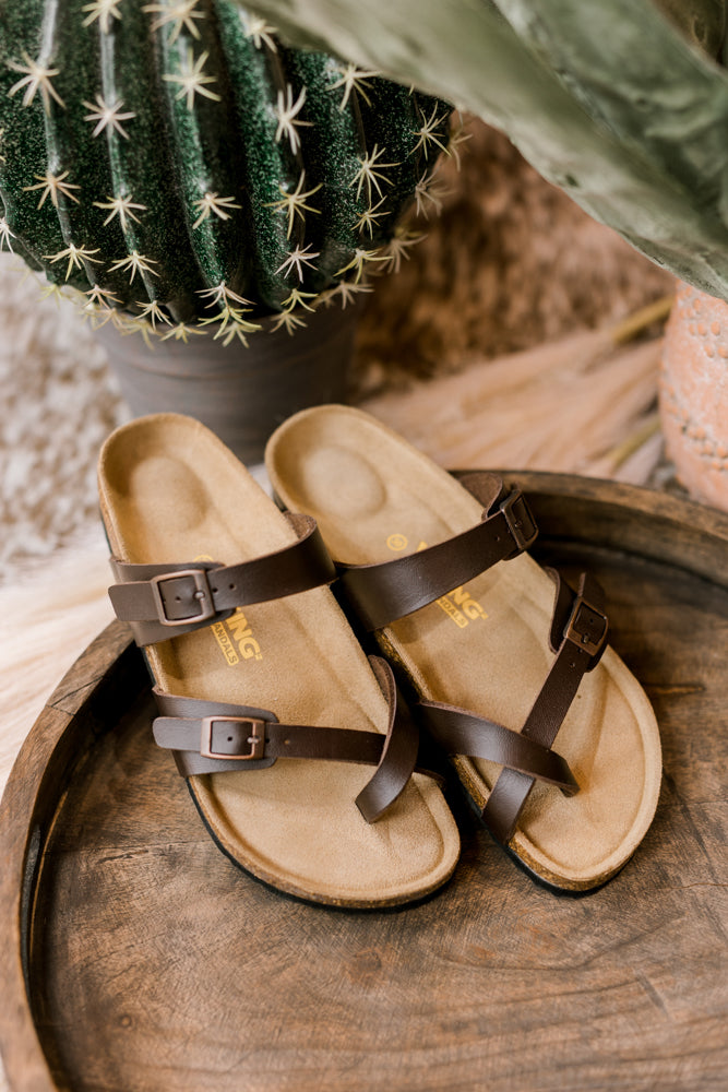 Viking Joan Sandals in dark brown with toe-loop design and two adjustable buckle straps