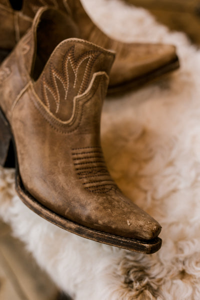 Ariat Hazel Western Boot [Naturally Distressed Brown]